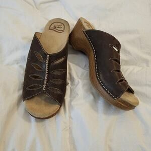 Dansko Brown Leather Cutout Slide Sandals Wedge Heel Women’s EU 39 Comfort